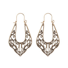 Load image into Gallery viewer, Her majesties chandelier Earrings
