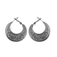 Load image into Gallery viewer, Her majesties chandelier Earrings
