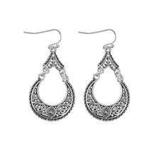 Load image into Gallery viewer, Her majesties chandelier Earrings
